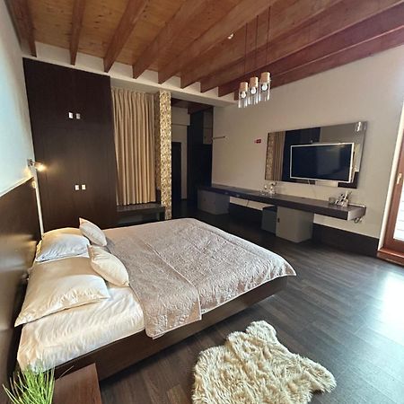 Отель Ar Golden House Кошице Экстерьер фото